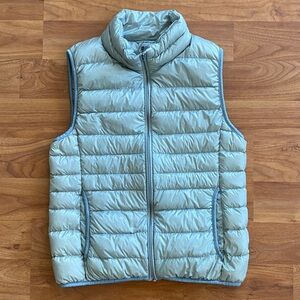 ❤️ Uniqlo Ultra Light Down Vest Grey Silver Size Medium